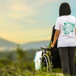 仕事と介護を両立できる職場環境をアピール!厚労省が推進する「トモニン」とは?