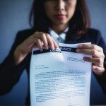 「内定取り消し」は違法?内定取り消しが認められる事例と企業の対応