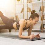 自宅で出来る簡単エクササイズをご紹介。新型コロナウイルスによる自粛や在宅勤務で疲れた心もリフレッシュしましょう!