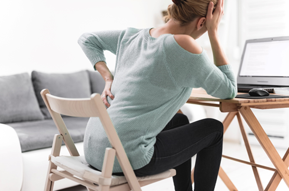 【新型コロナウイルス】在宅勤務で腰が…。自宅でできる意外な体操で、腰痛を改善しよう！