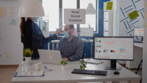 新型コロナが再び感染拡大傾向に！変異株「ニンバス」流行の伴い、今一度職場の感染症対策徹底を