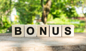 どうなる？2025年度夏季賞与｜夏のボーナス予測と賞与支払届の実務を確認