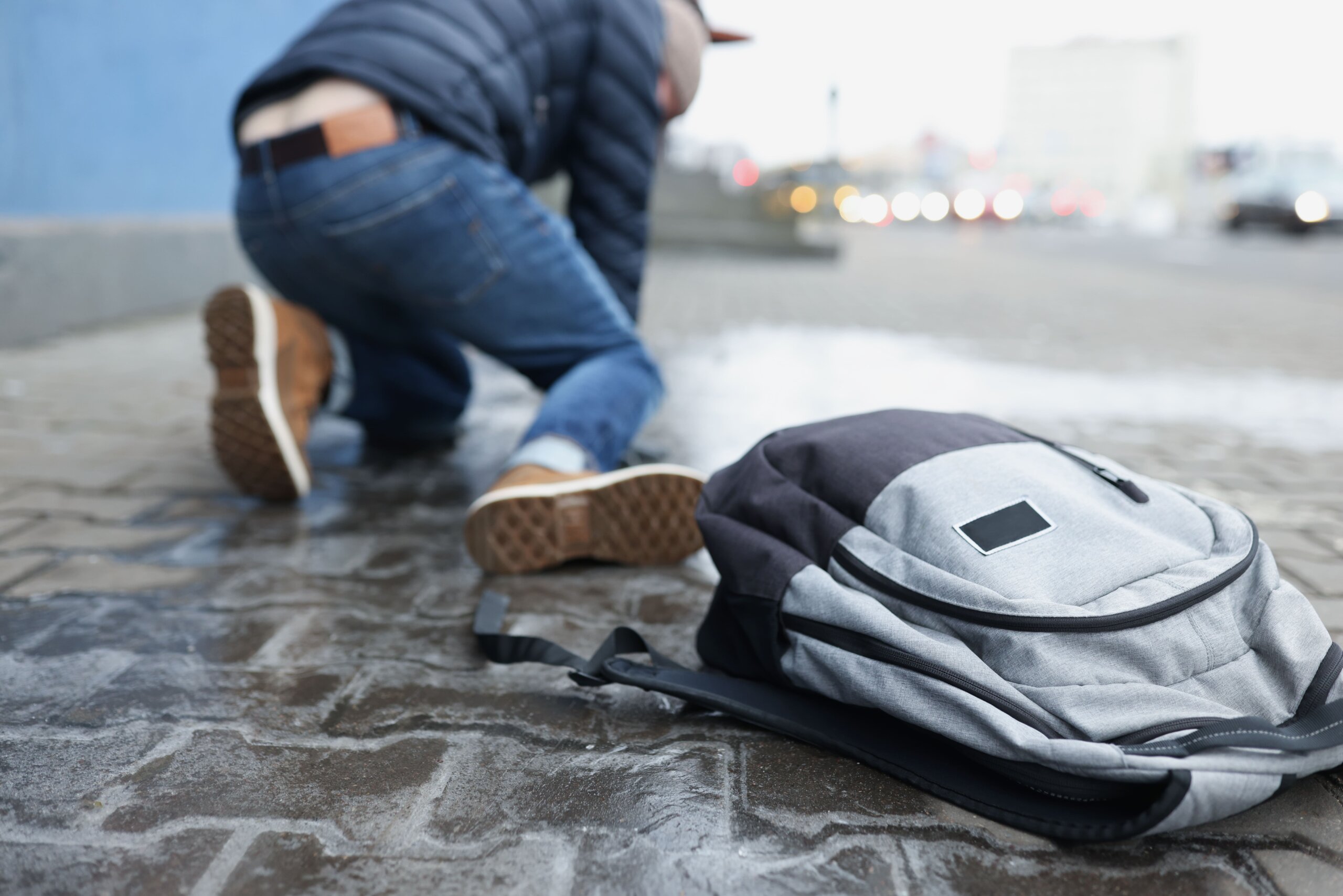 路面凍結による「転倒」に要注意!冬季・降雪期における労働災害防止のポイント
