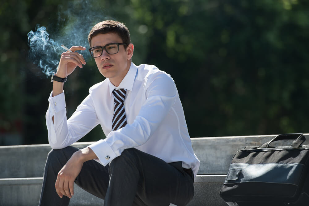 仕事中の「タバコ吸ってきます」は休憩？それとも労働時間？