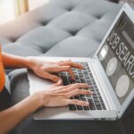 求人におけるSNS活用の注意点!必要事項の未記載は法令違反です