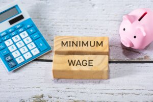 速報!2025年度地域別最低賃金|全国加重平均1,118円、引上げ額は過去最大を大幅更新