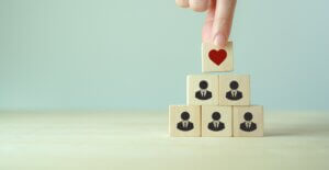 2024年12月2日以降、健康保険証が廃止！必要な企業対応は？