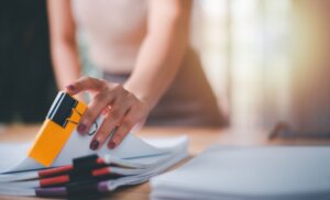 2024年10月より、人材開発支援助成金の一部で助成対象とされる「定額制サービスによる訓練」の要件が見直しに