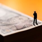 あらゆる「年収の壁」を一覧で確認!「106万の壁」撤廃で社会保険の対象となるケース・ならないケースとは?