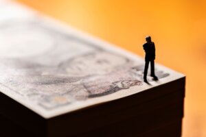 あらゆる「年収の壁」を一覧で確認！「106万の壁」撤廃で社会保険の対象となるケース・ならないケースとは？