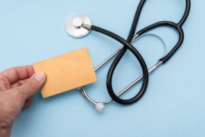 協会けんぽから送られる、2025年12月2日以降利用の「資格確認書」 対象者や発送スケジュール、お問い合わせ先等まとめ
