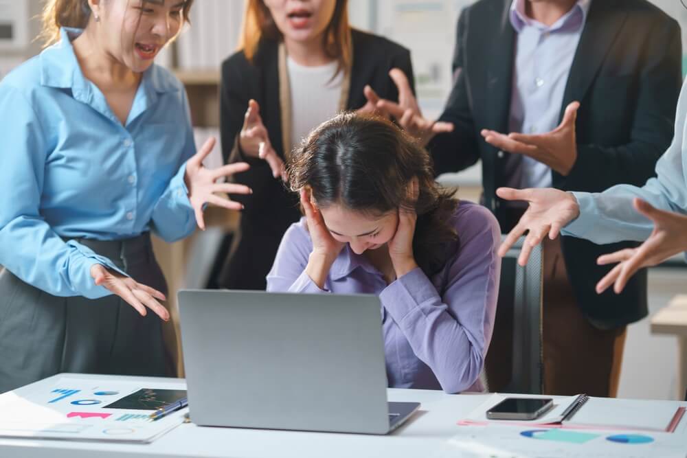 ご存知ですか？今後、パワハラ防止指針への規定が予定される「自爆営業」「カミングアウト」