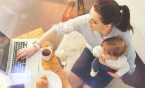 育児中の従業員のシフト、時短勤務や残業免除のルールを確認